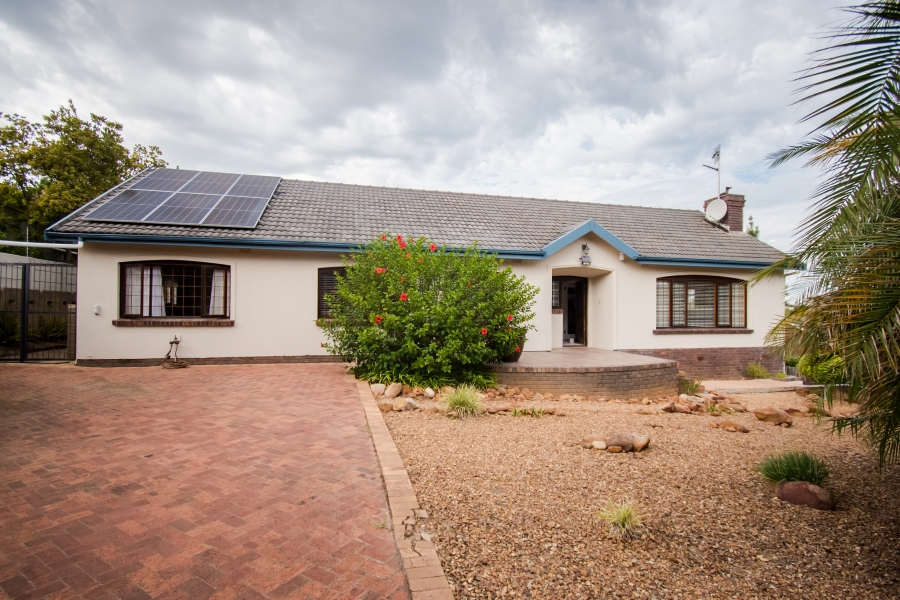 4 Bedroom Property for Sale in La Sandra Western Cape